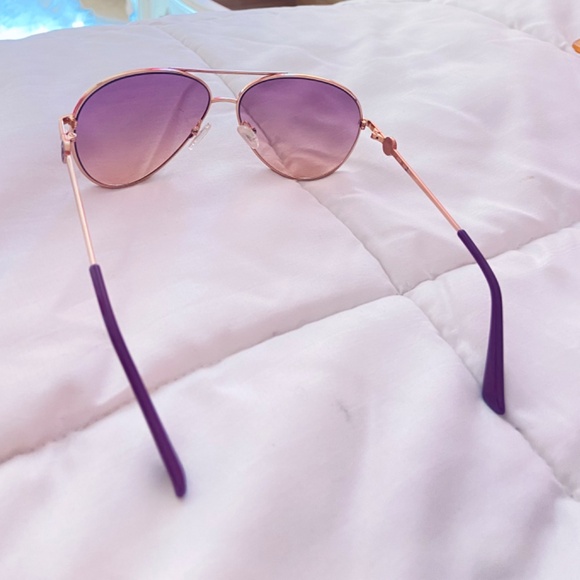GUESS Classic-Shaped Purple Tinted Gold-Framed Aviator Sunglasses - Picture 4 of 5